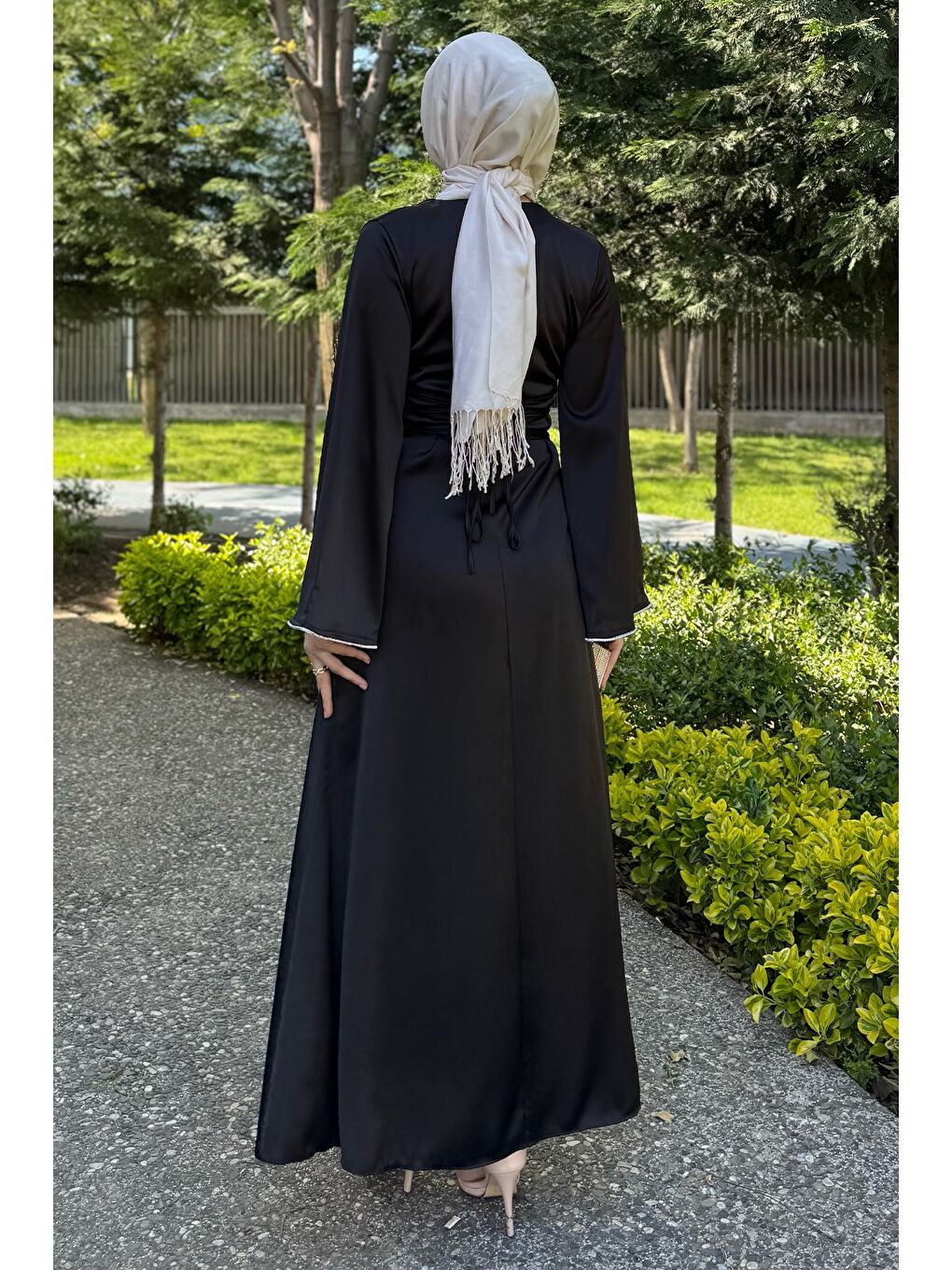 Siyah Tesettür Yan Bağlamalı Taşlı Saten Abiye Elbise-7