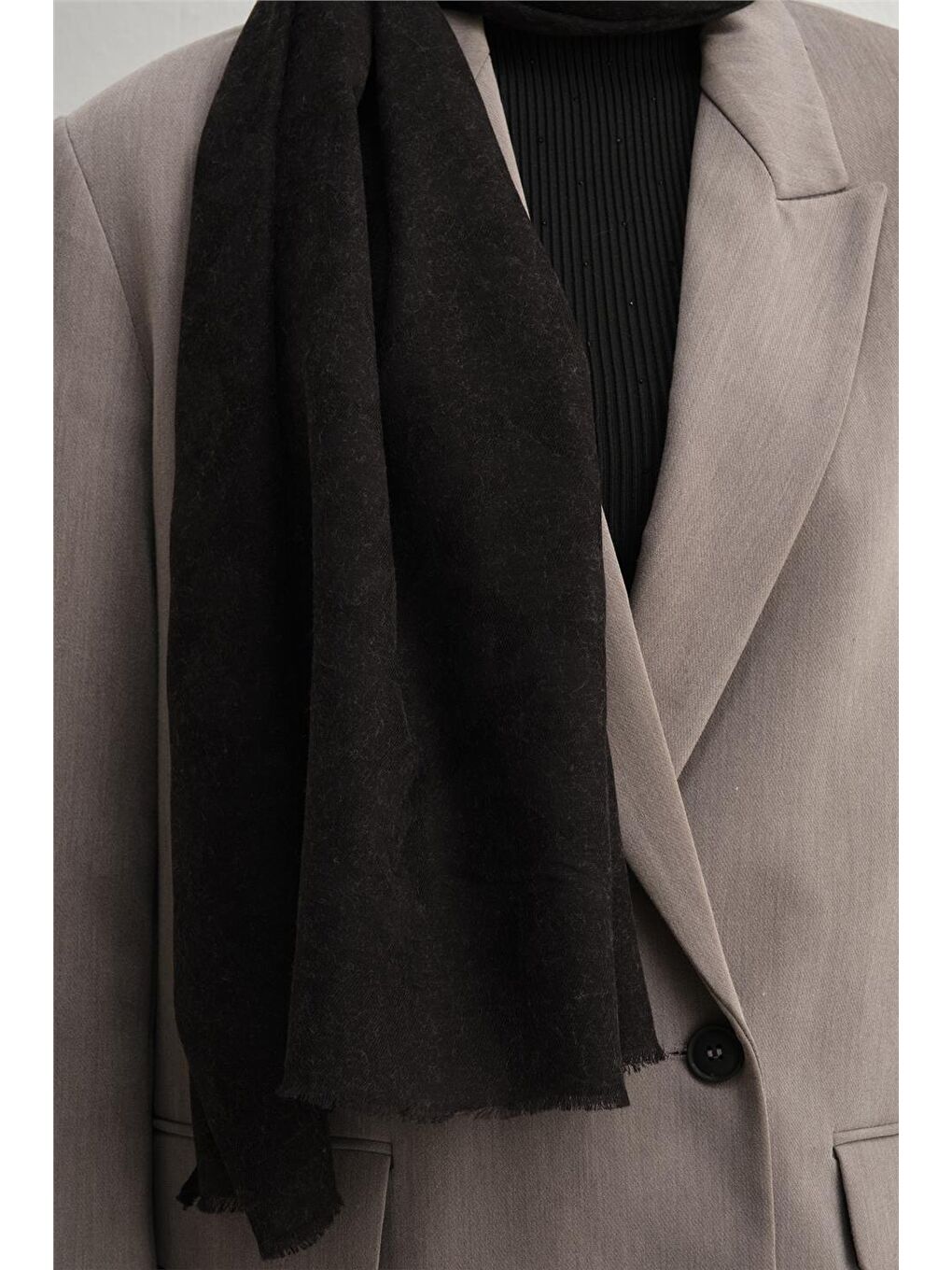 Siyah Lyocell Yün Monogram Desen Şal 31-2
