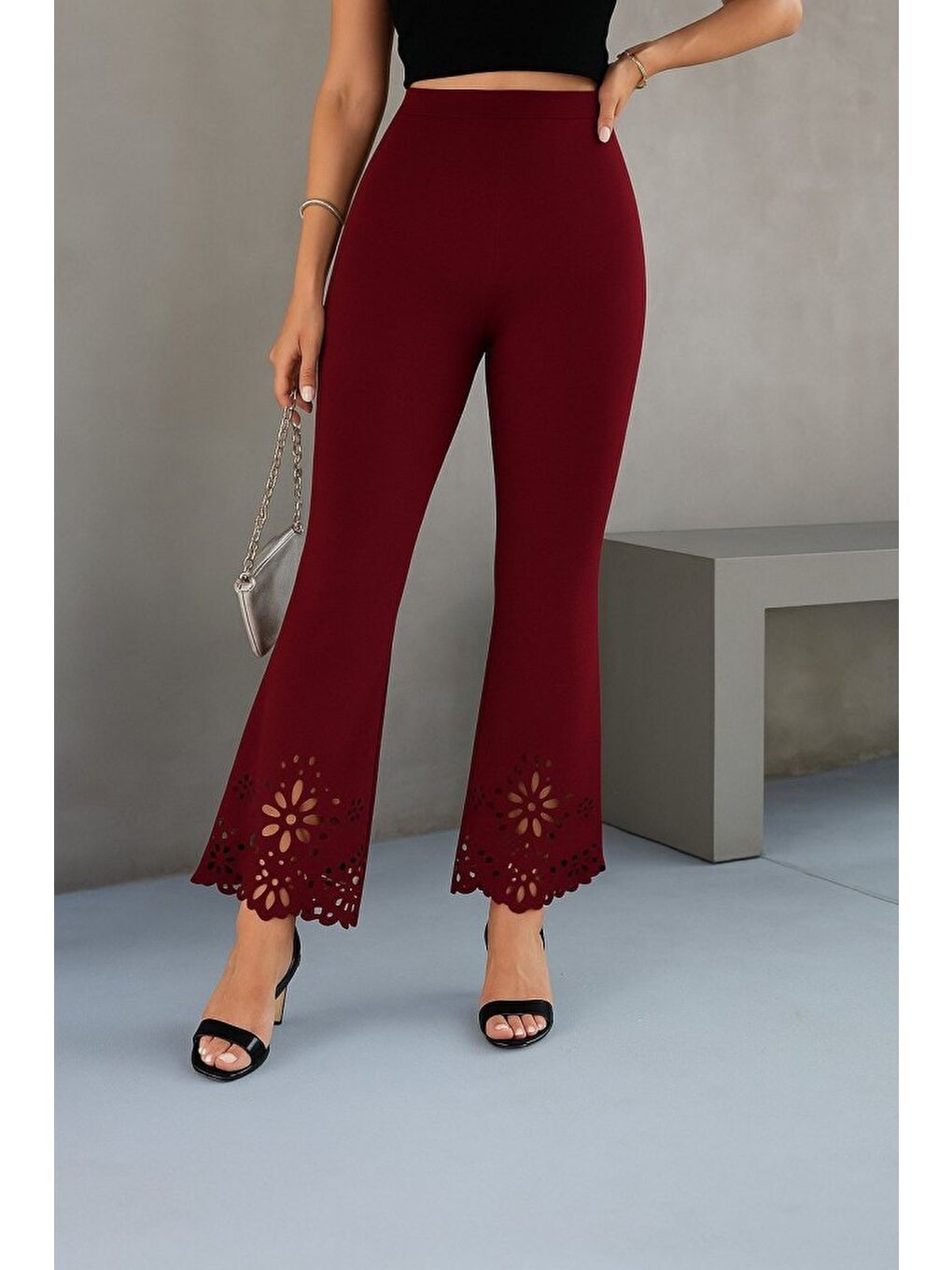 Bordo Kadın Yüksek Bel Paçaya Doğru Genişleyen Lazer çiçek Kesim Detaylı Ithal Krep Pantolon