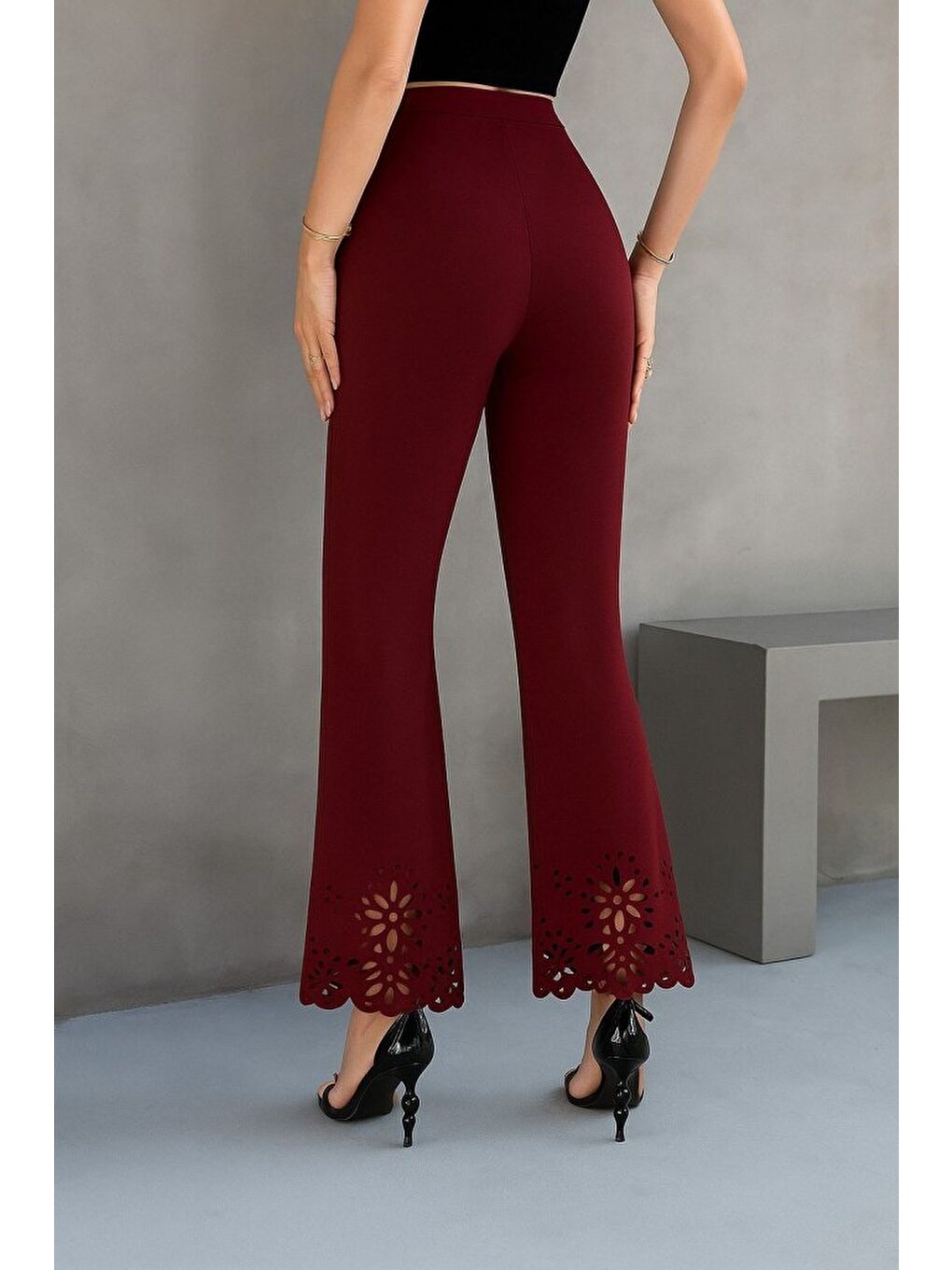 Bordo Kadın Yüksek Bel Paçaya Doğru Genişleyen Lazer çiçek Kesim Detaylı Ithal Krep Pantolon-1
