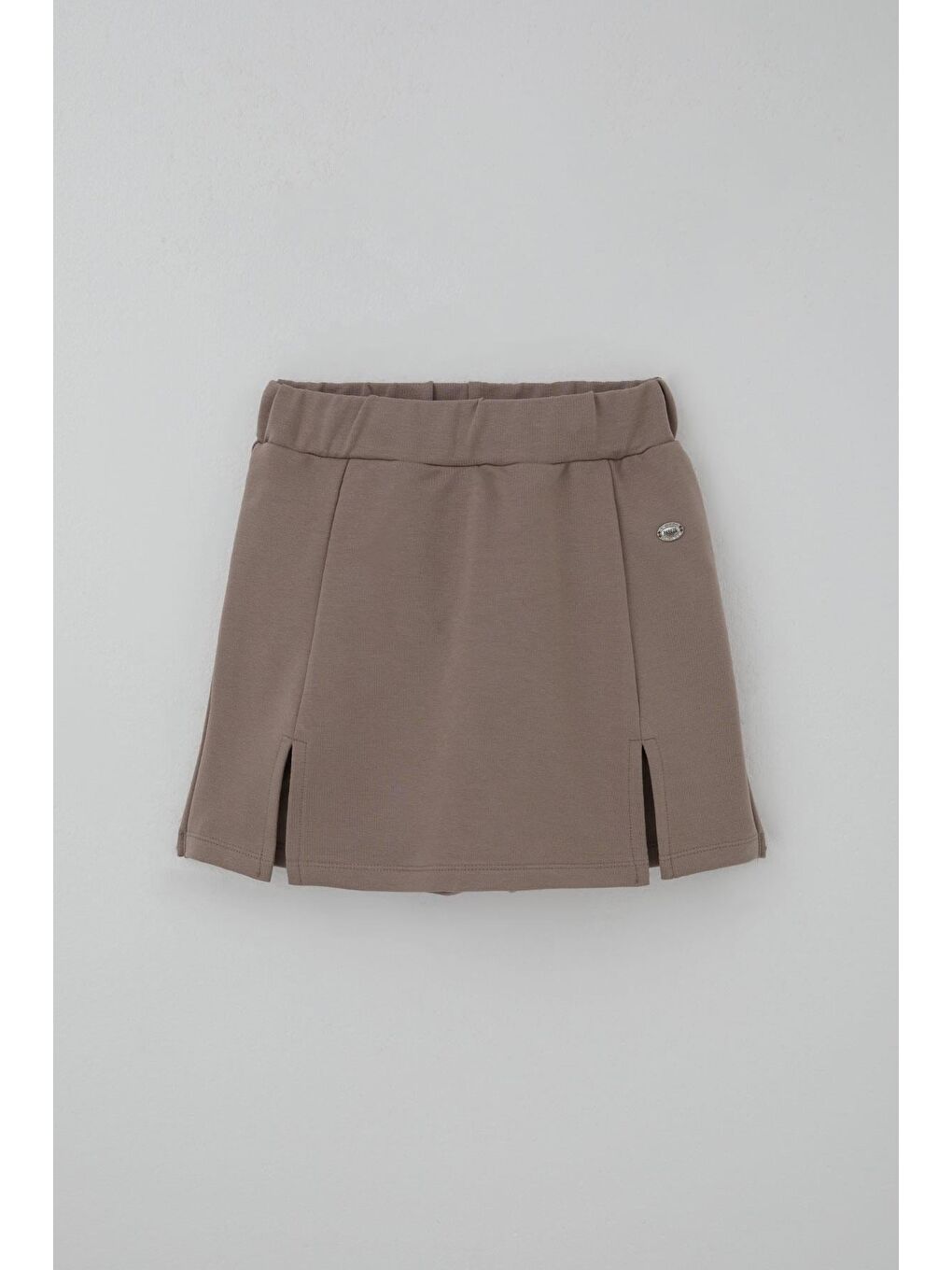 Bej Kız Çocuk Şort Etek Arma Aksesuarlı Yırtmaçlı Vizon (9-14 Yaş)