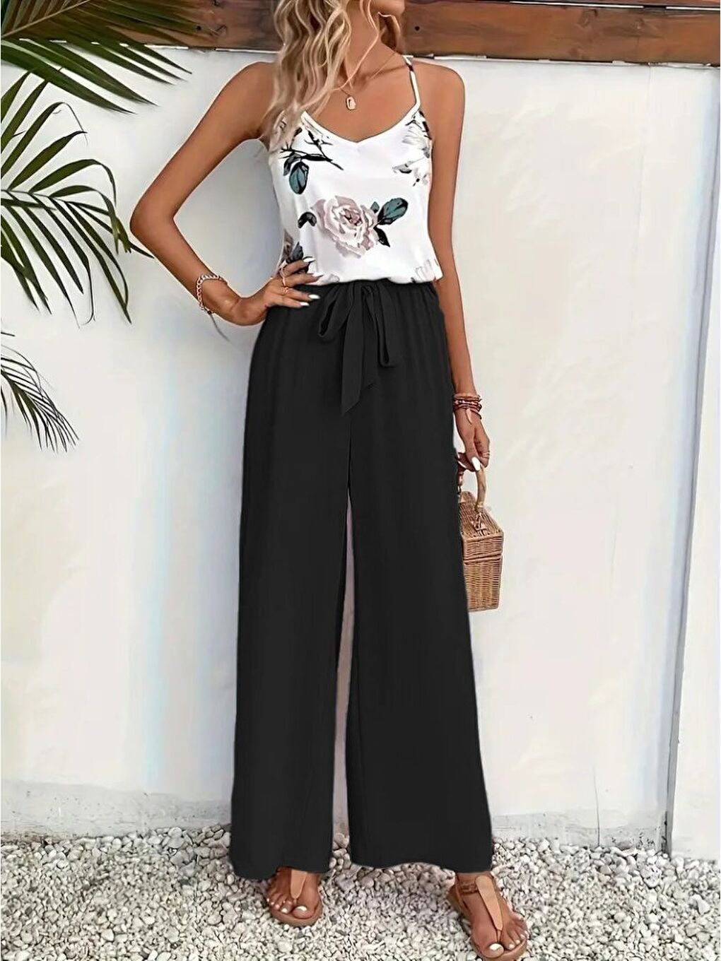 Siyah Kadın Ip Askılı V Yakalı Süprem Bluz Ve Aerobin Pantolon Ikili Takım