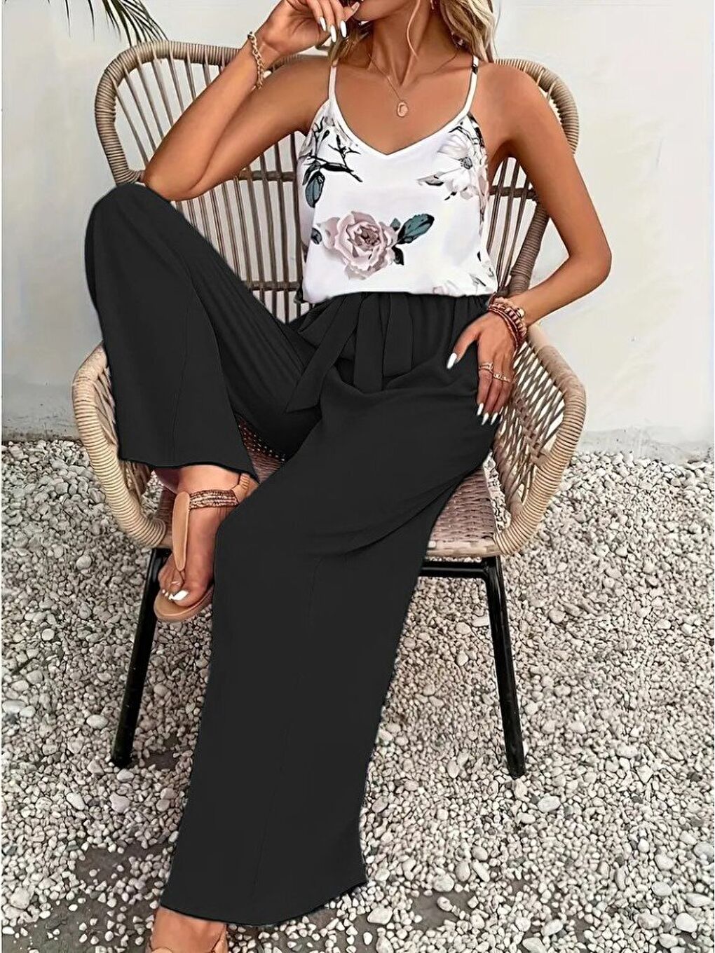 Siyah Kadın Ip Askılı V Yakalı Süprem Bluz Ve Aerobin Pantolon Ikili Takım-1