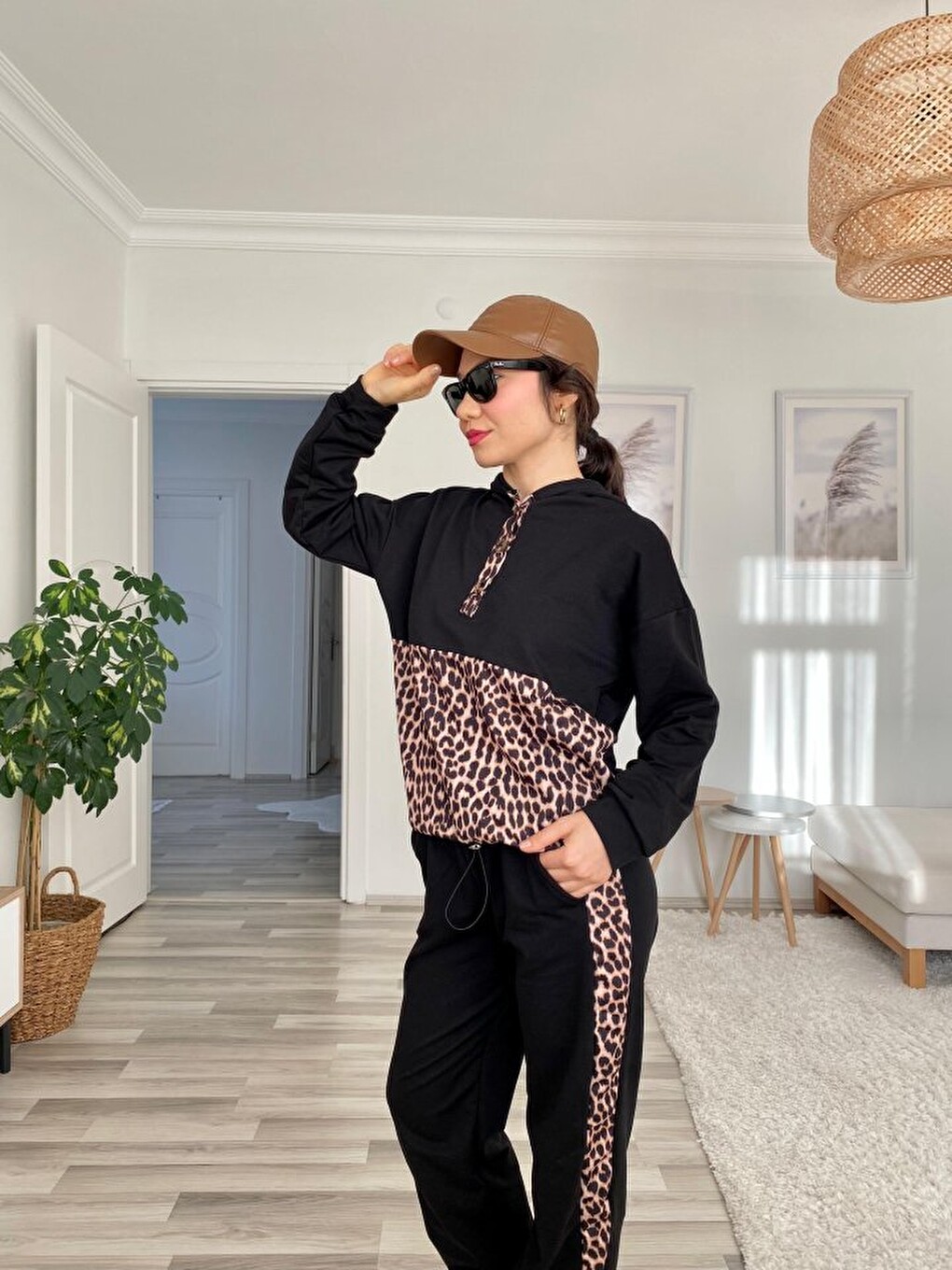 Siyah Kadın Uzun Kollu Leopar Detay Sweat Ve Yanı Leopar Şerit Detay Pantolon Ikili Takım-3