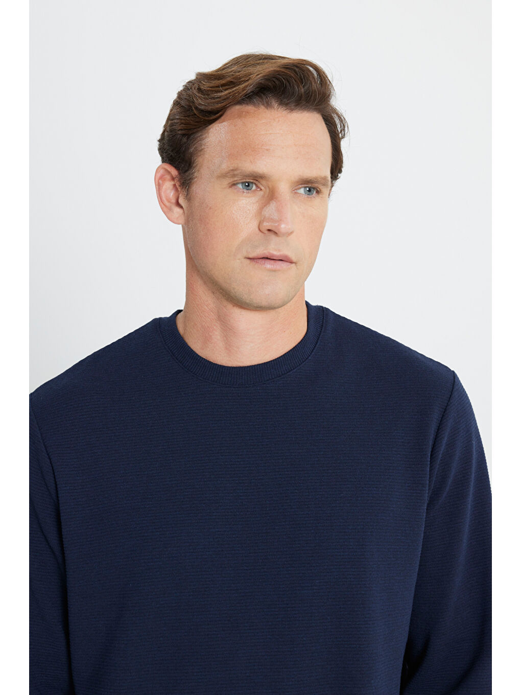 Erkek Lacivert 2 İplik Sıcak Tutan Standart Fit Normal Kesim Bisiklet Yaka Dokulu Sweatshirt-3