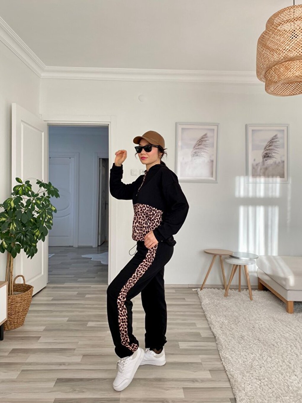 Siyah Kadın Uzun Kollu Leopar Detay Sweat Ve Yanı Leopar Şerit Detay Pantolon Ikili Takım-4
