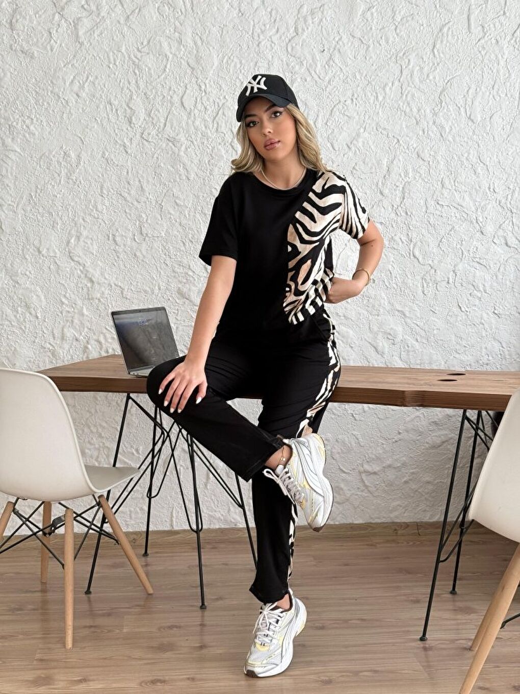 Siyah Kadın Bisiklet Yaka Kısa Kol Leopar Desen Bluz Ve Pantolon Ikili Takım-1