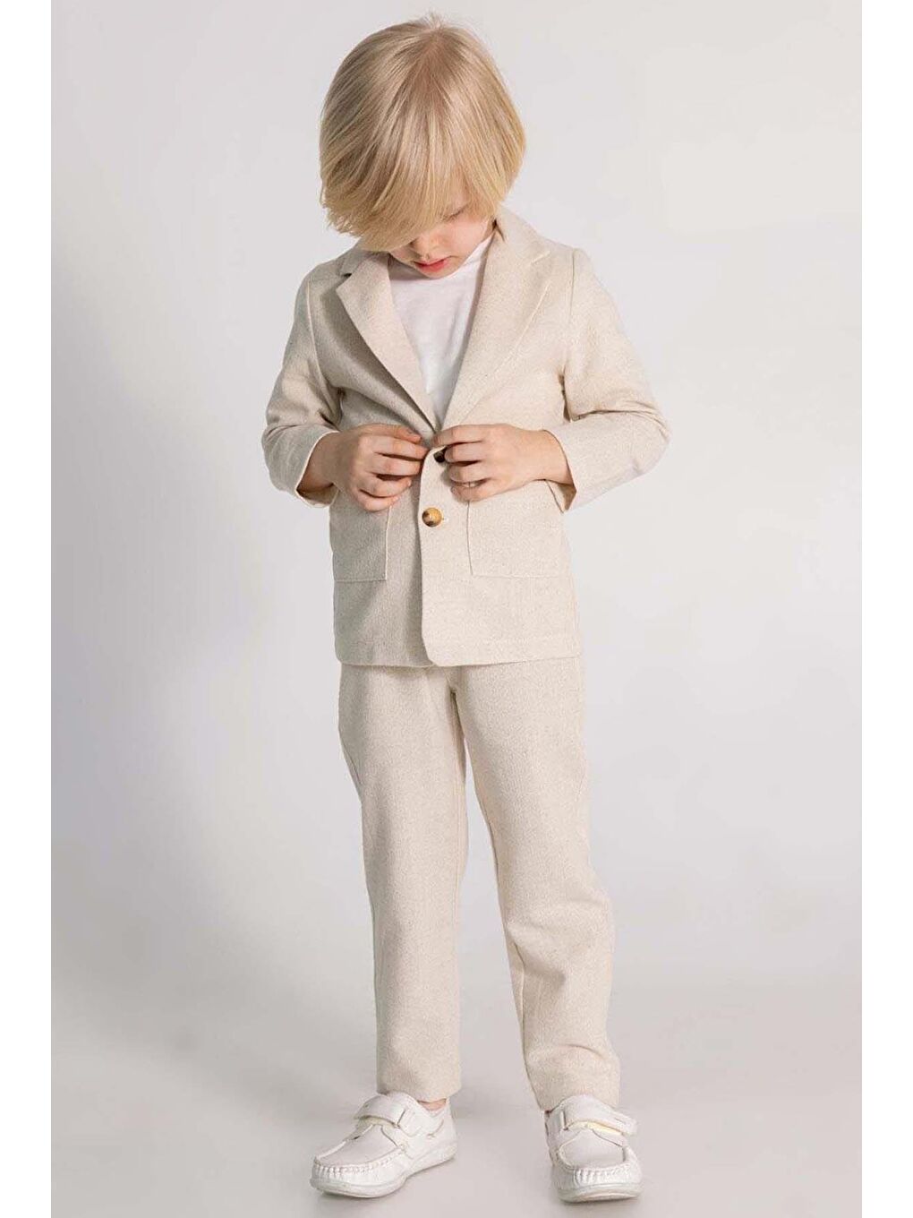 Ekru Erkek Çocuk Kruvaze Yaka Kesim Çift Cepli Blazer Ceket Tişört Takım