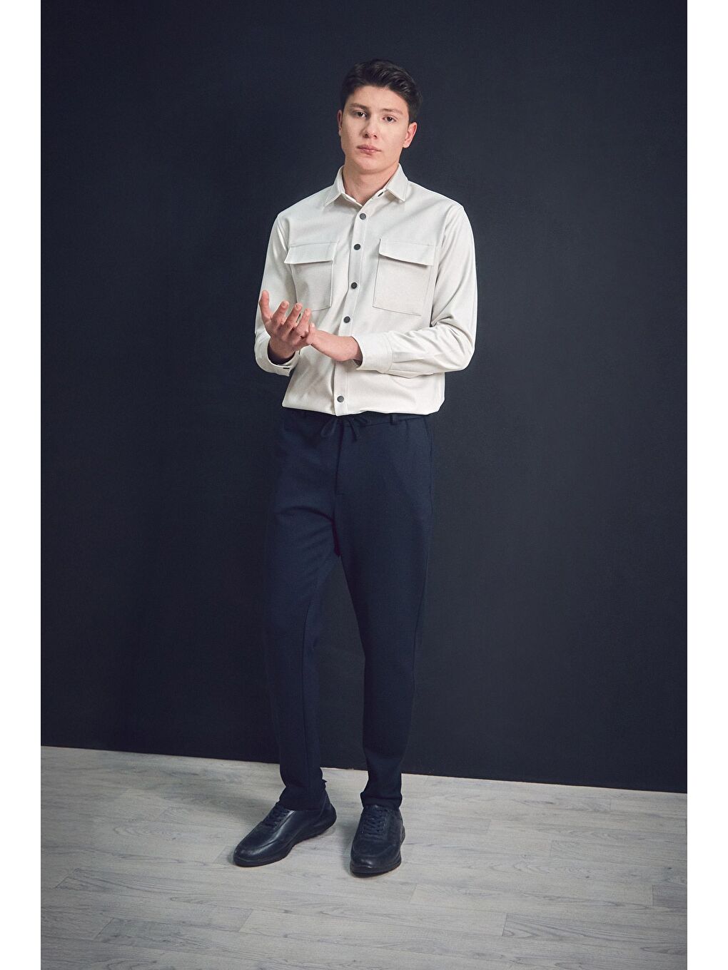 Bej Basic Çift Cepli Çıtçıtlı Gömlek-1