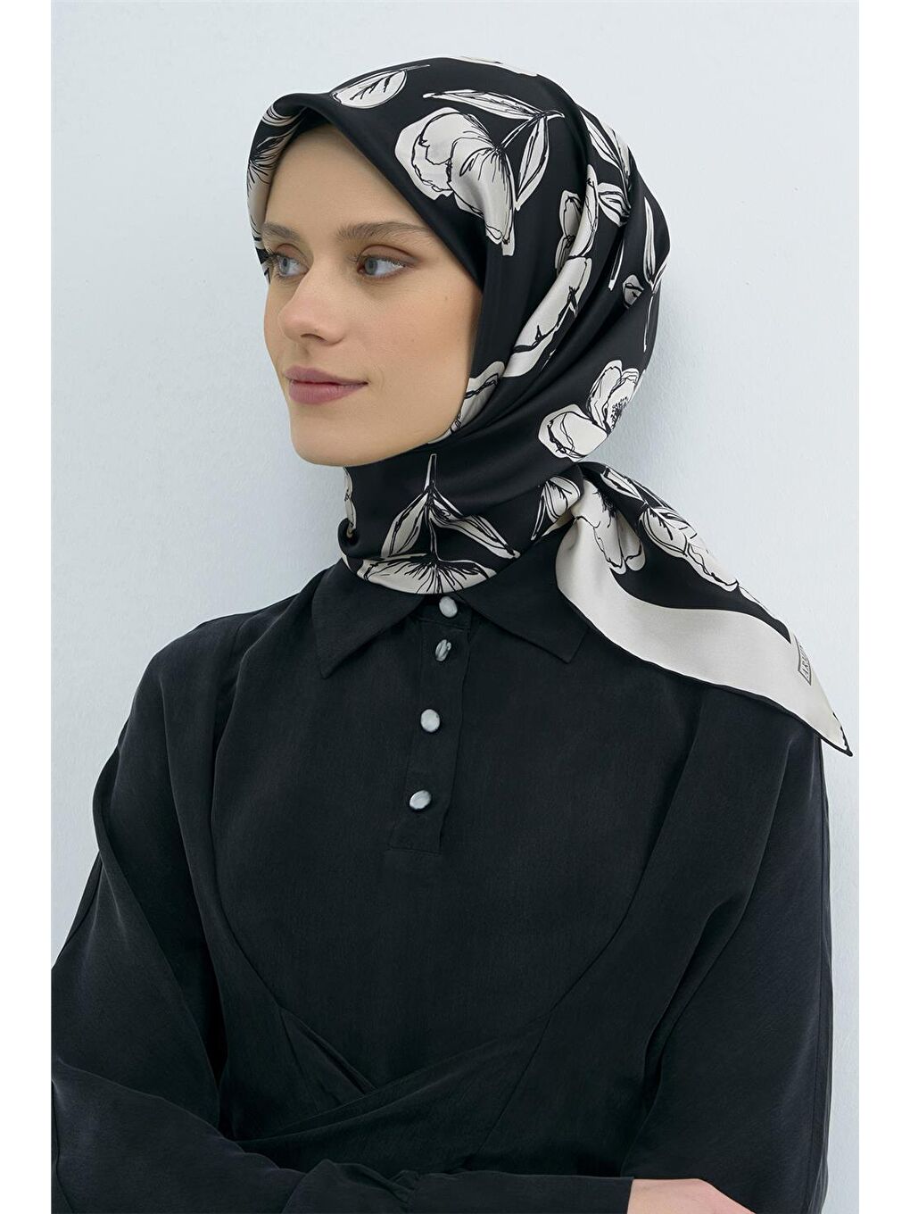 Siyah Saf İpek Sura Eşarp 9536D 30-1