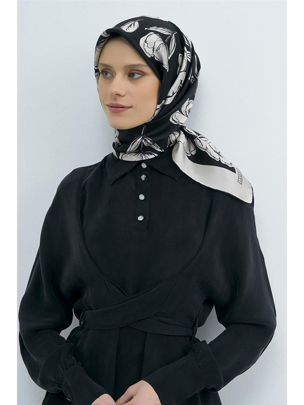 Siyah Saf İpek Sura Eşarp 9536D 30-2