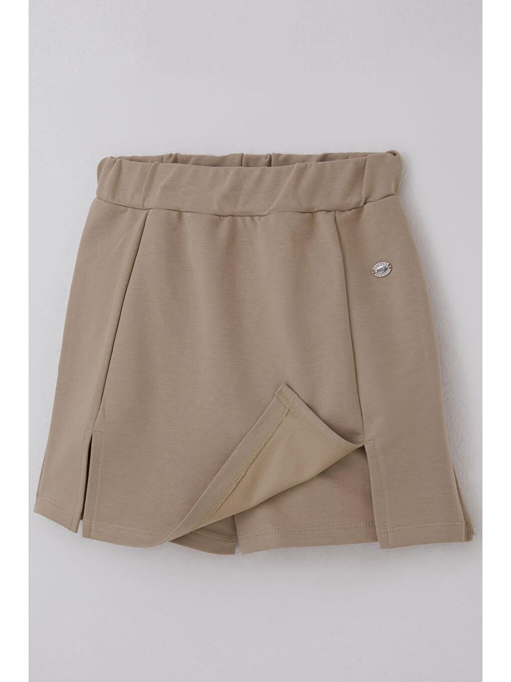 Kız Çocuk Şort Etek Arma Aksesuarlı Yırtmaçlı Bej (9-14 Yaş)-2