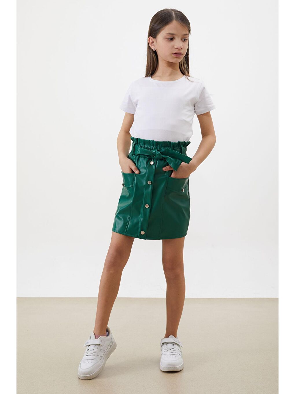 Yeşil Düğme Detaylı Kuşaklı Kız Çocuk Deri Etek-1