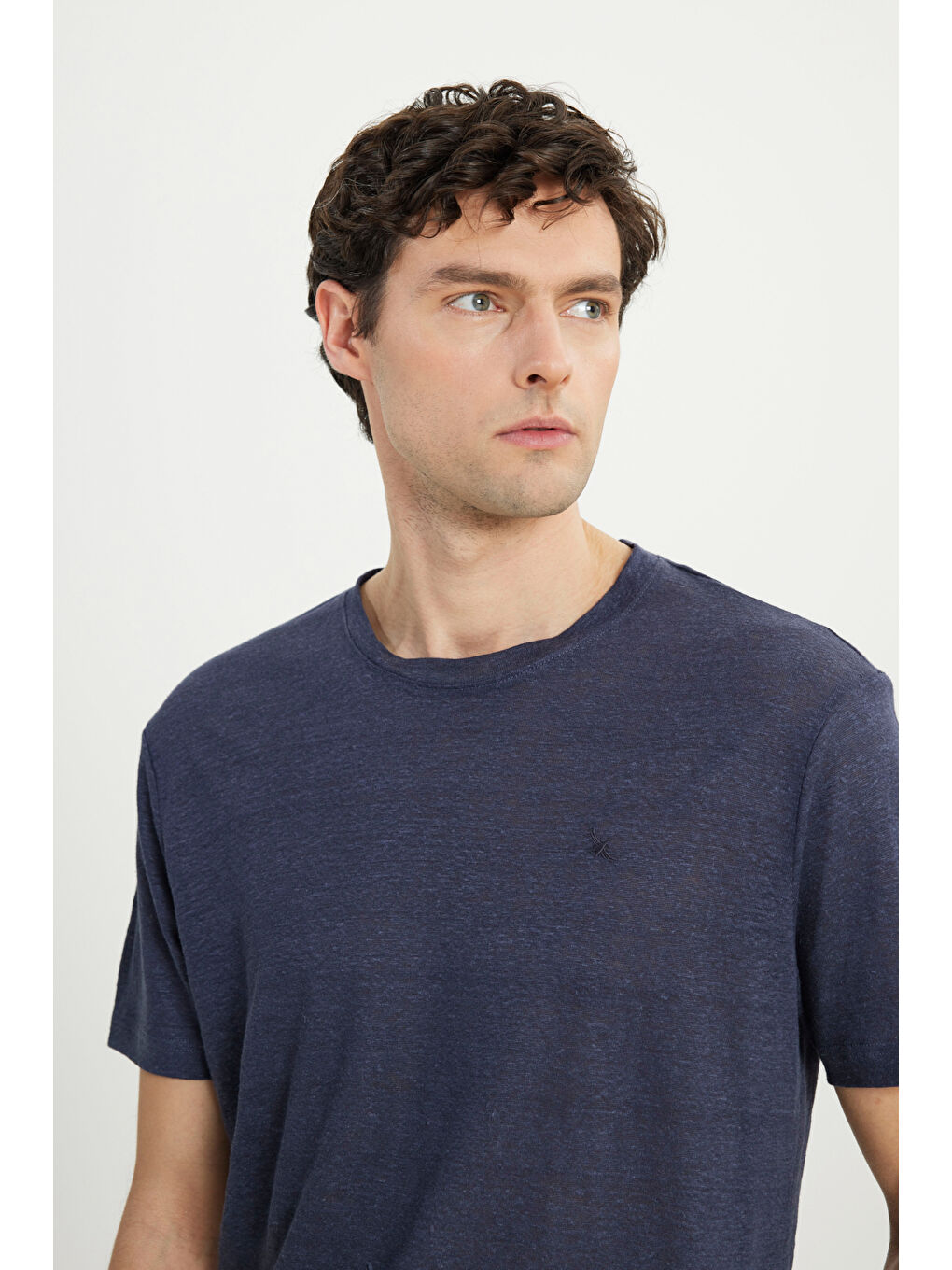 Erkek Lacivert %100 Keten Slim Fit Dar Kesim Bisiklet Yaka Tişört-3