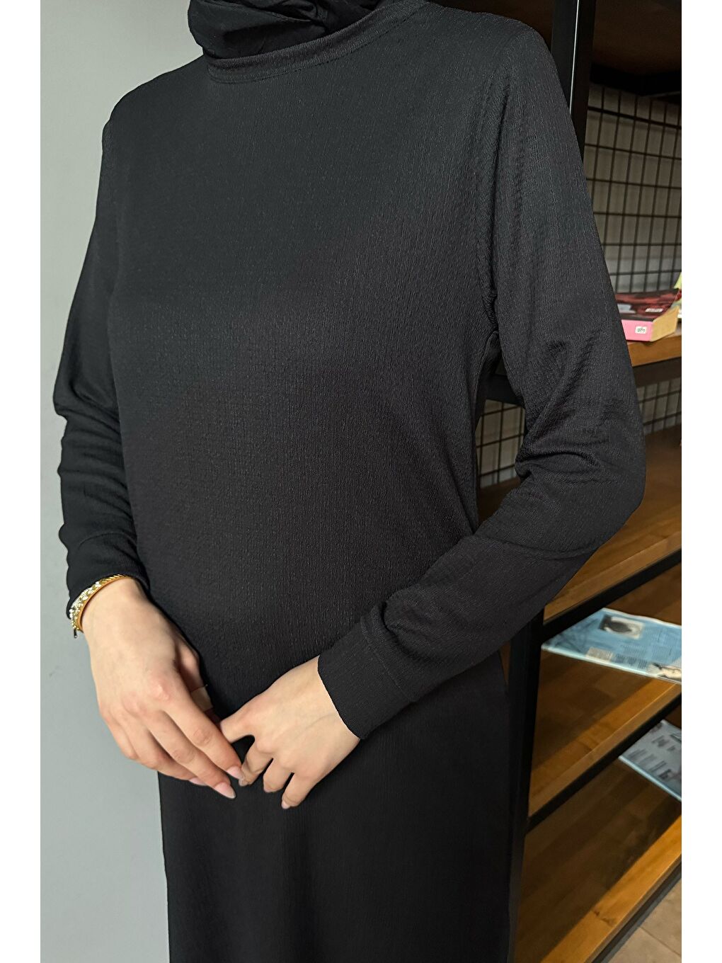 Siyah Kadın Bisiklet Yaka Yan Yırtmaç Detaylı Tesettür Tunik-4