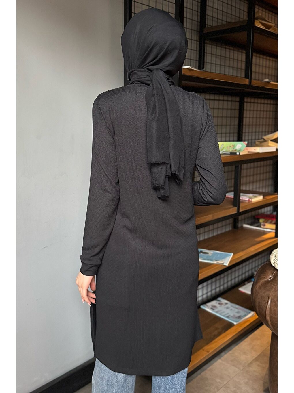 Siyah Kadın Bisiklet Yaka Yan Yırtmaç Detaylı Tesettür Tunik-7