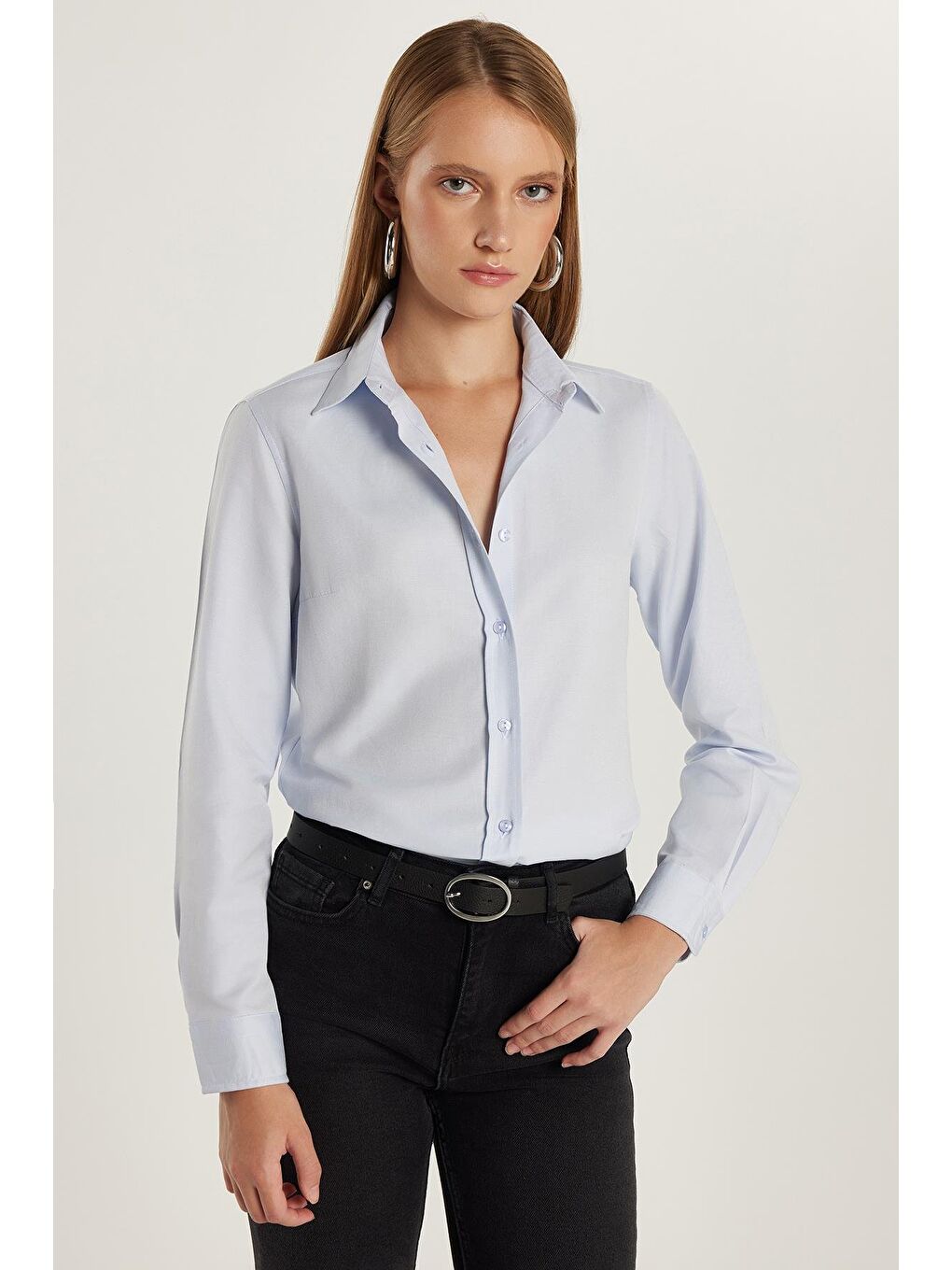 Kadın Slim Fit Dar Kesim Uzun Kollu Pamuklu Vücuda Oturan Dokulu Mavi Basic Gömlek-1