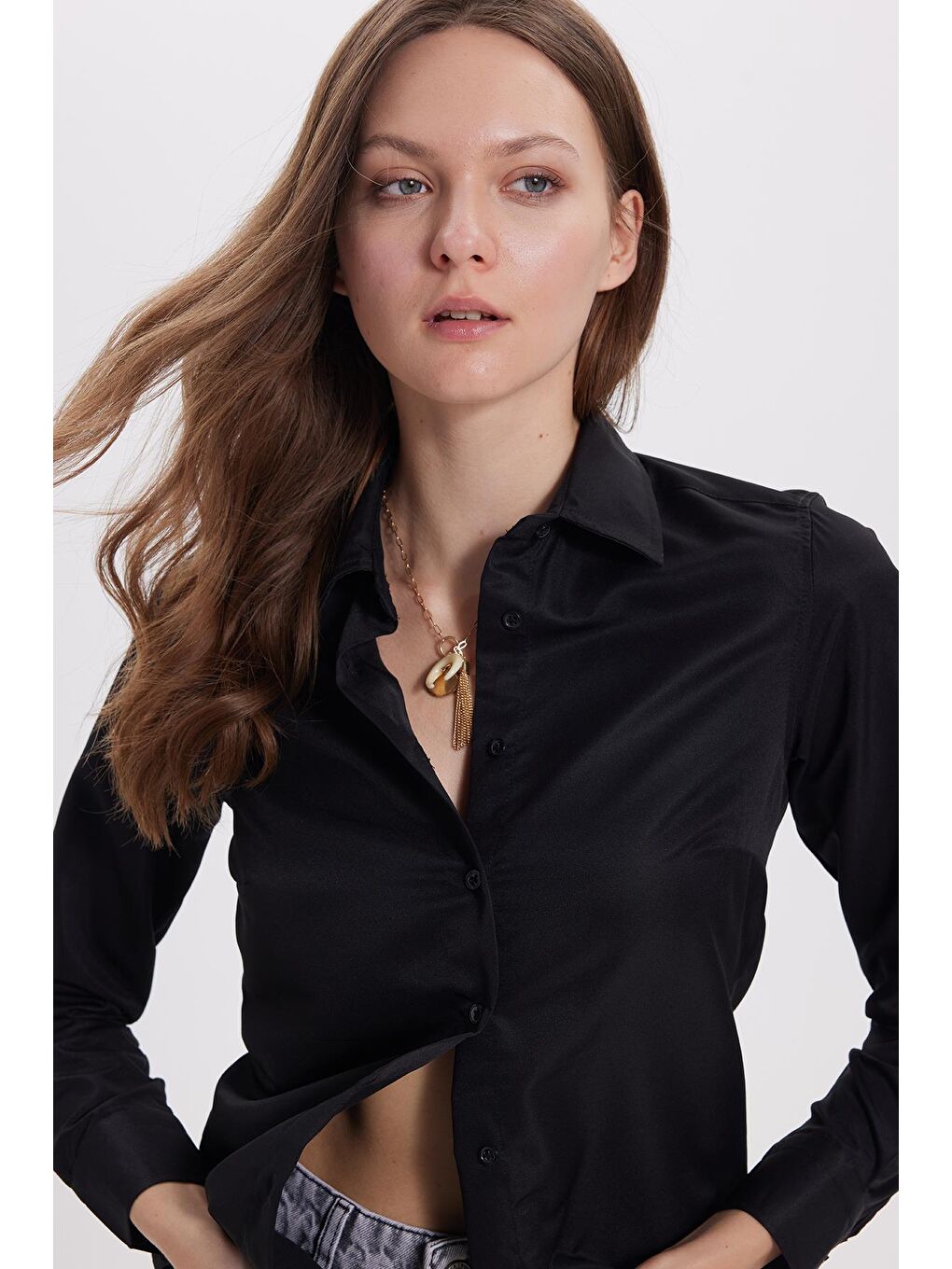 Kadın Slim Fit Dar Kesim Vücuda Oturan Uzun Kollu Siyah Basic Gömlek
