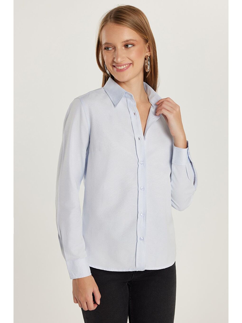 Kadın Slim Fit Dar Kesim Uzun Kollu Pamuklu Vücuda Oturan Dokulu Mavi Basic Gömlek-3