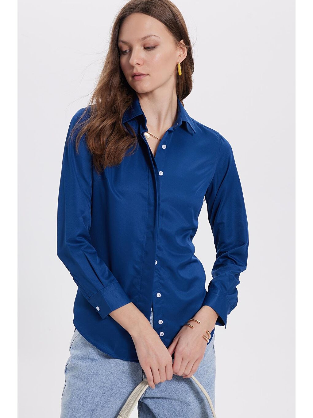Kadın Slim Fit Dar Kesim Vucüda Oturan Uzun Kollu Gizli Düğme Detaylı Lacivert Basic Gömlek-1