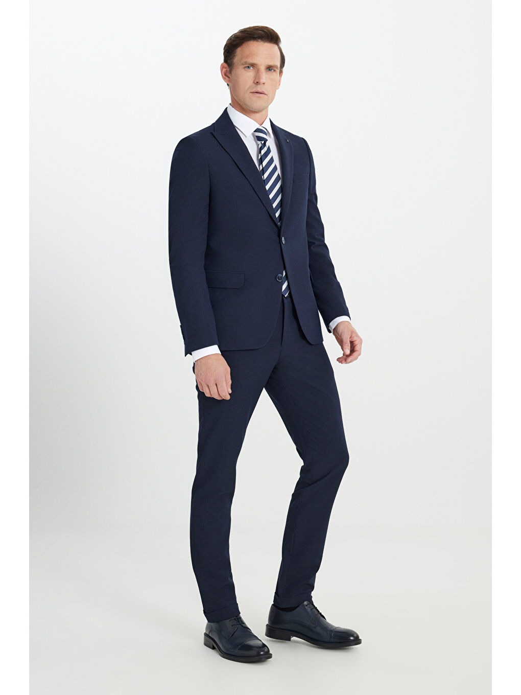 Erkek Lacivert Slim Fit Dar Kesim Kırlangıç Yaka Gofre Desenli Takım Elbise-3