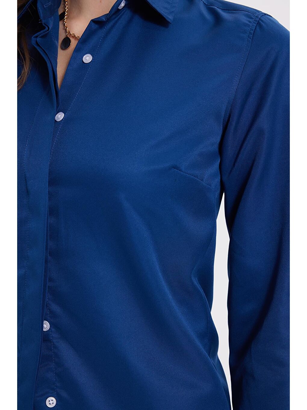 Kadın Slim Fit Dar Kesim Vucüda Oturan Uzun Kollu Gizli Düğme Detaylı Lacivert Basic Gömlek-3