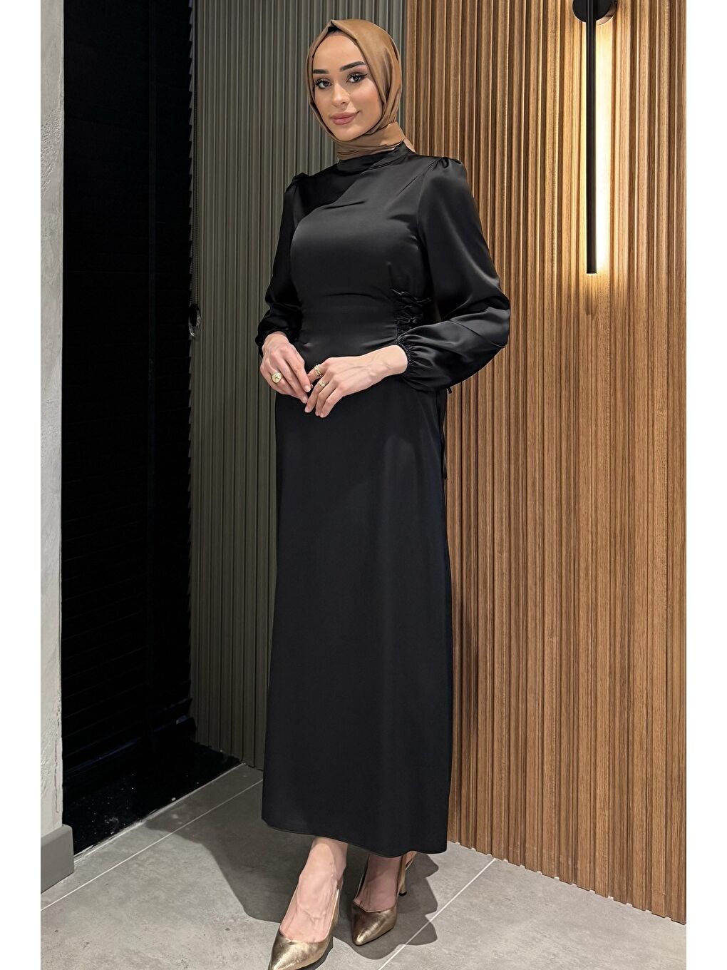 Siyah Yan Bağlamalı Tesettür Elbise