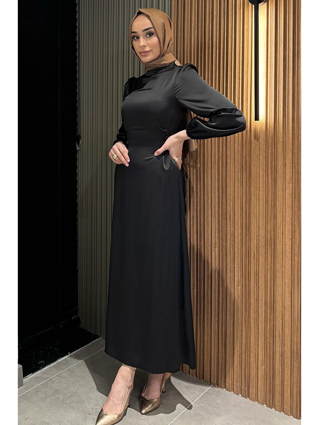 Siyah Yan Bağlamalı Tesettür Elbise-3