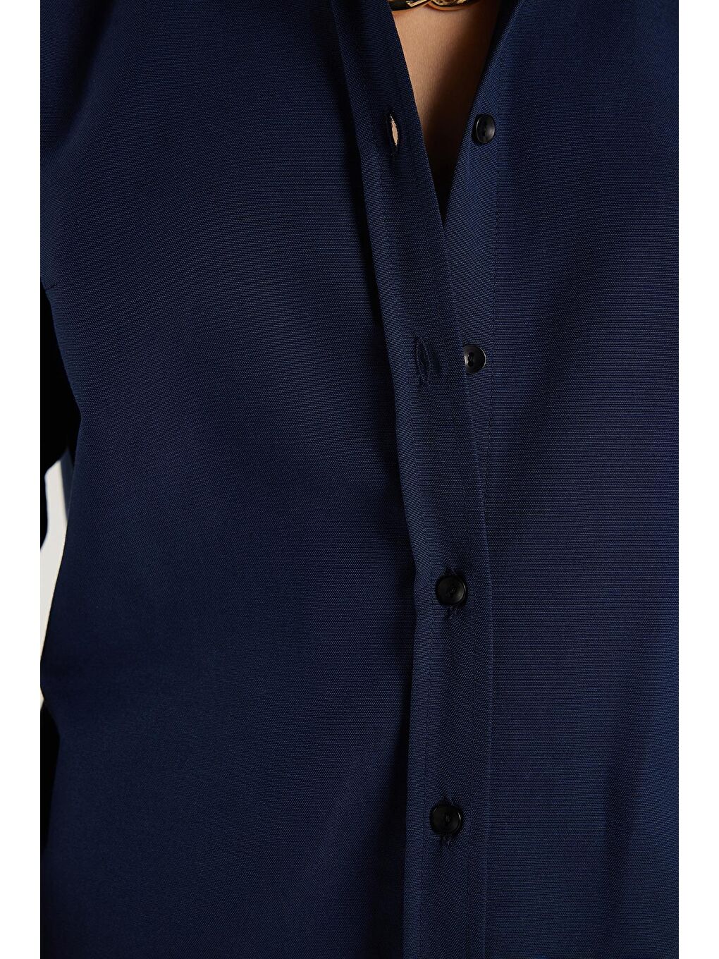 Kadın Slim Fit Dar Kesim Uzun Kollu Pamuklu Vücuda Oturan Dokulu Lacivert Basic Gömlek-2