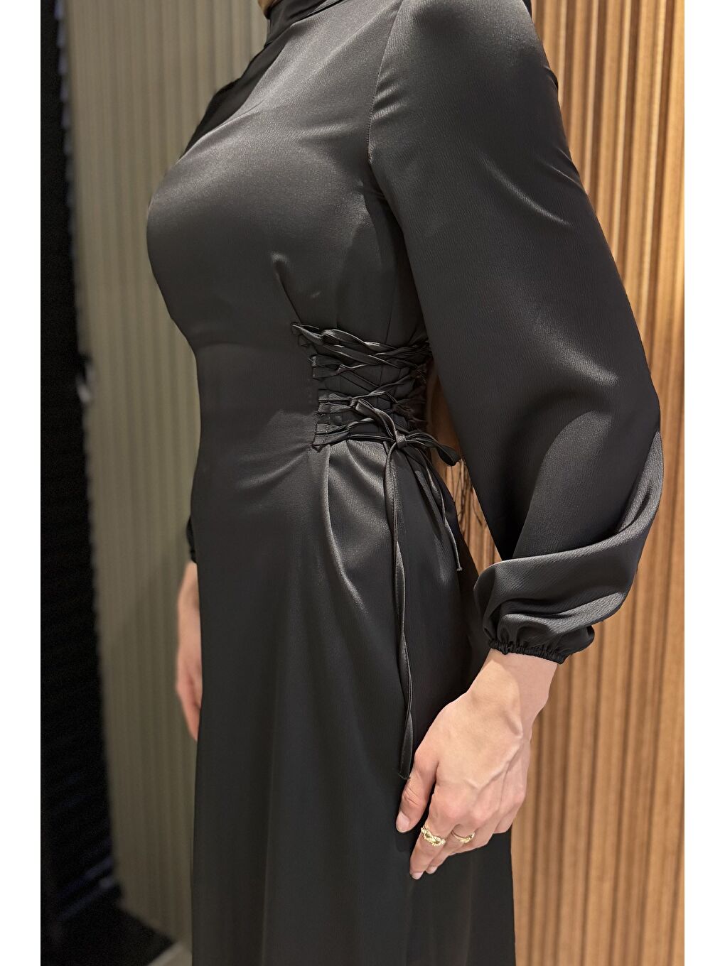 Siyah Yan Bağlamalı Tesettür Elbise-4