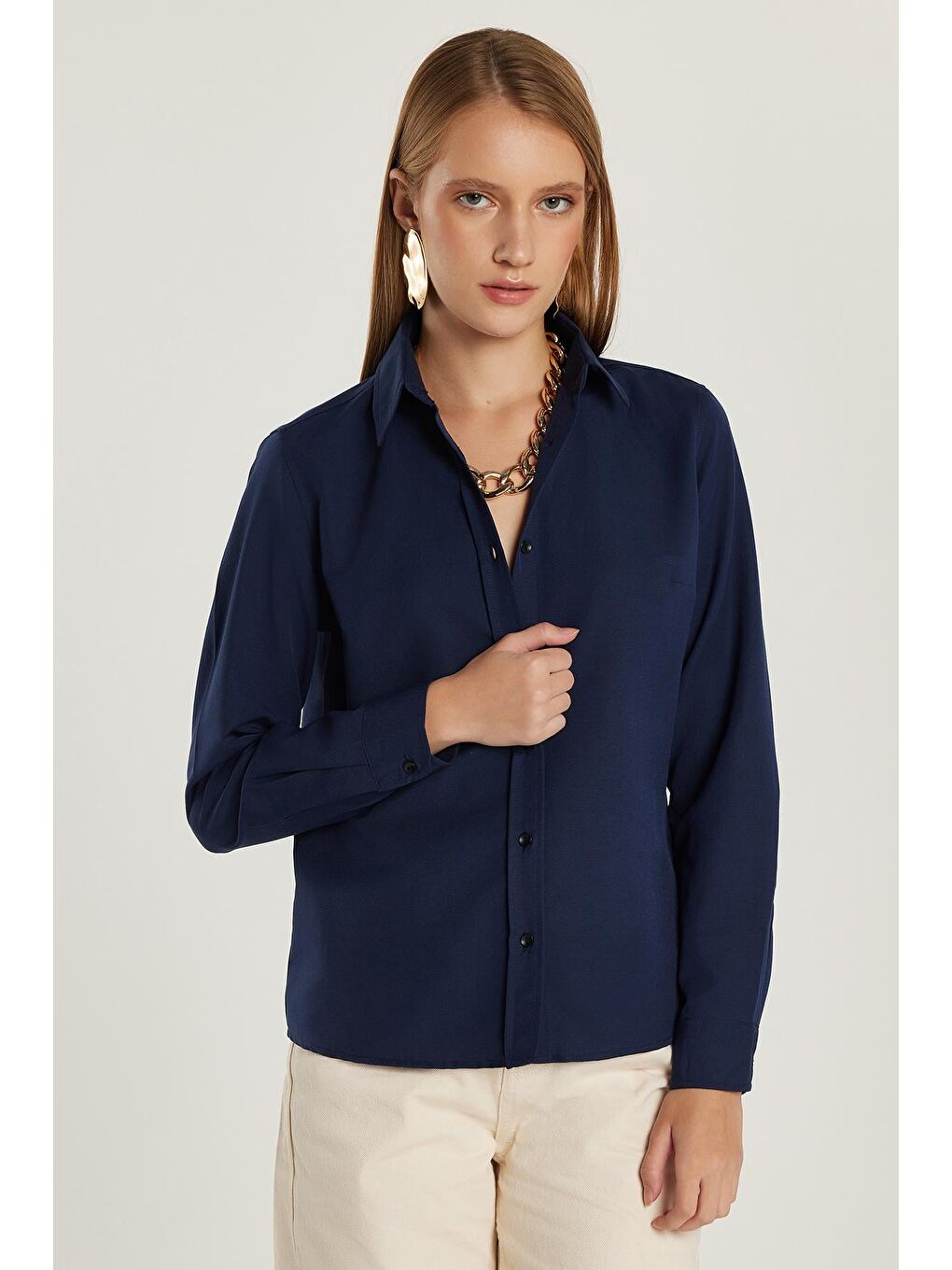 Kadın Slim Fit Dar Kesim Uzun Kollu Pamuklu Vücuda Oturan Dokulu Lacivert Basic Gömlek-3