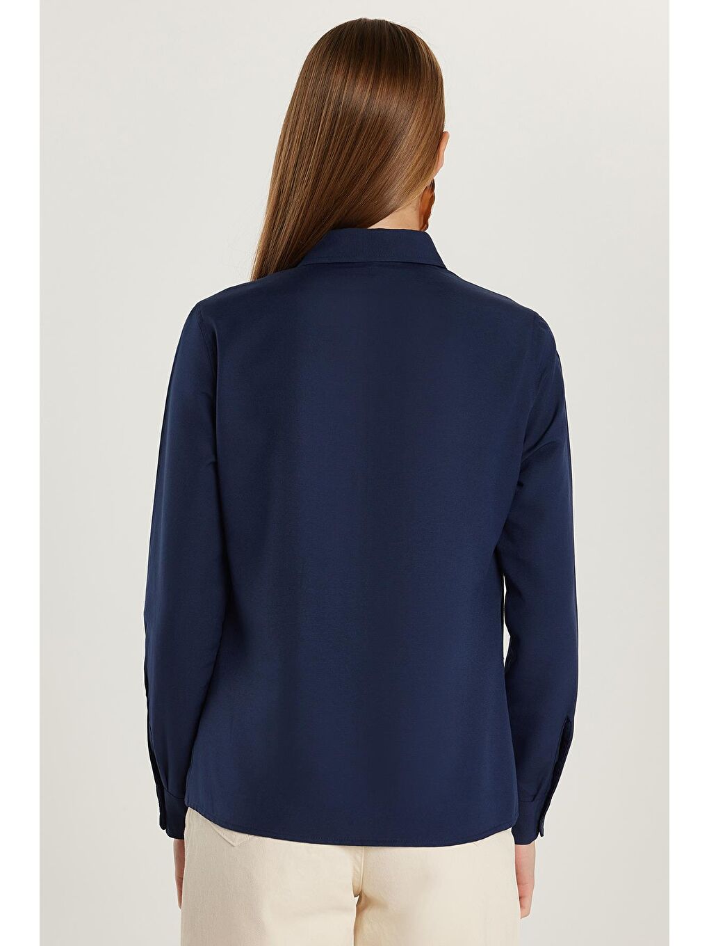 Kadın Slim Fit Dar Kesim Uzun Kollu Pamuklu Vücuda Oturan Dokulu Lacivert Basic Gömlek-4