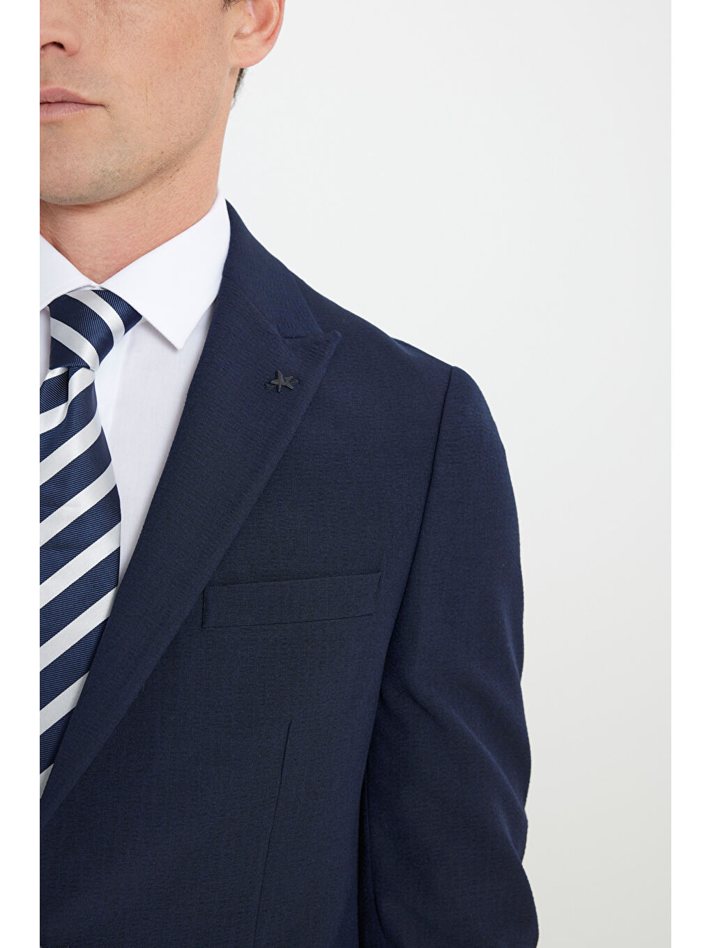 Erkek Lacivert Slim Fit Dar Kesim Kırlangıç Yaka Gofre Desenli Takım Elbise-6