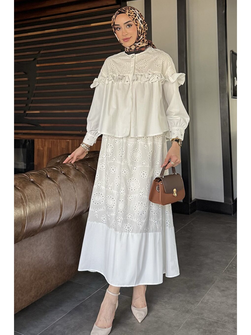 Beyaz Kadın Fırfırlı Fistolu Taş İşlemeli Tesettür Gömlek Etek İkili Takım-3