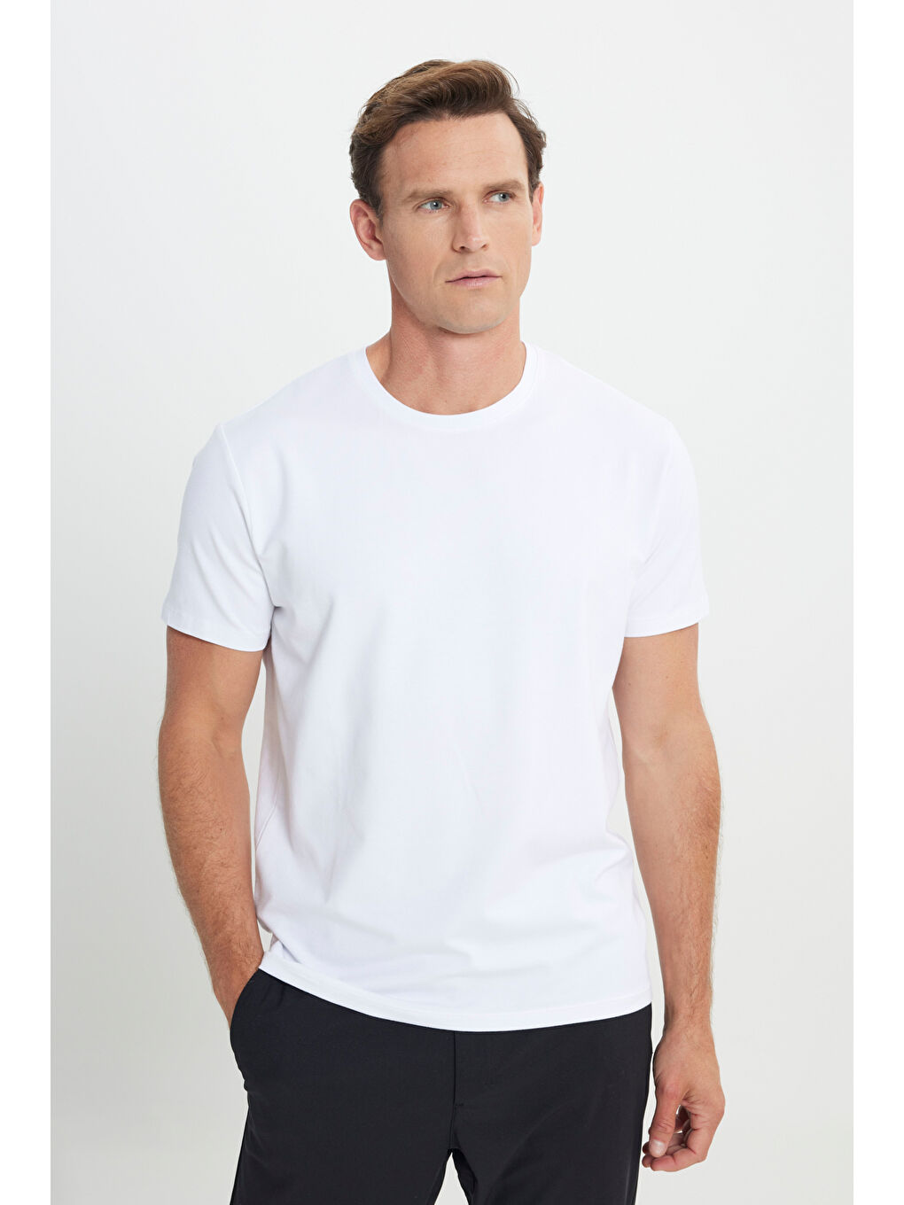 Erkek Beyaz Standart Fit Normal Kesim Bisiklet Yaka Pamuklu Tişört-2