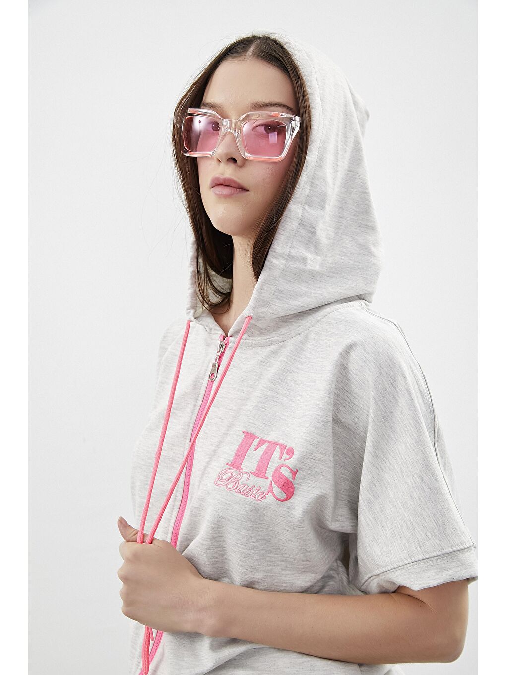 it's basic Gri Kadın Gri Melanj Renk Baskılı Kapüşonlu Fermuarlı Yarım Kol Sweatshirt - 3