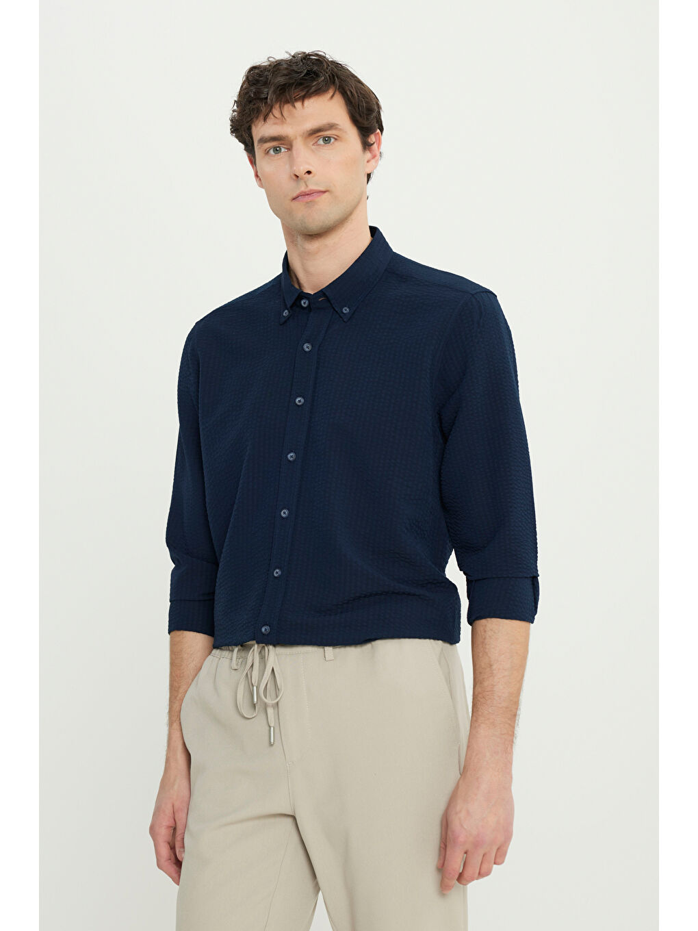 Erkek Lacivert Slim Fit Dar Kesim Düğmeli Yaka %100 Pamuk Gömlek