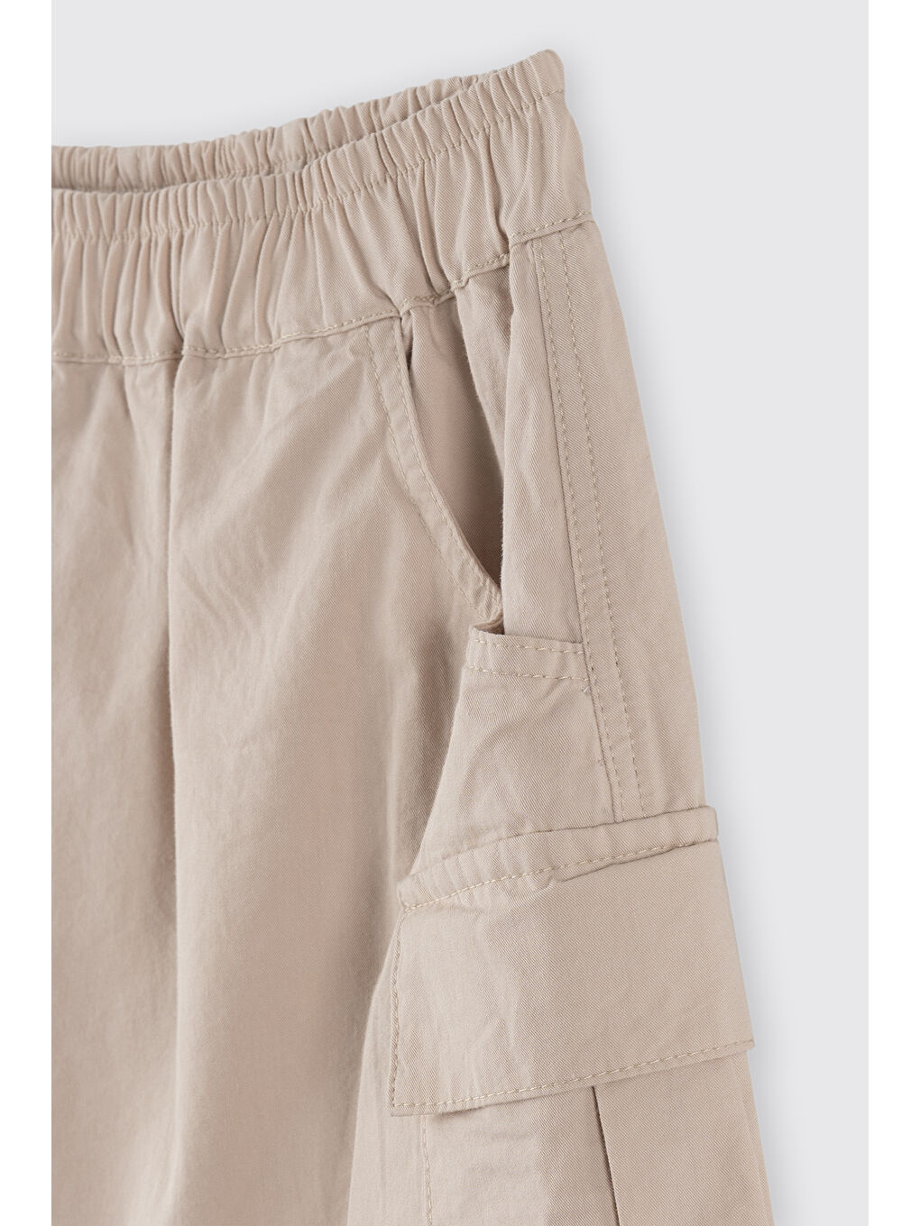 Kız Çocuk Çiçek Ve Kalp Nakışlı Su Taşı Detaylı İç Astarı Şortlu Lastikli Bej Etek-1