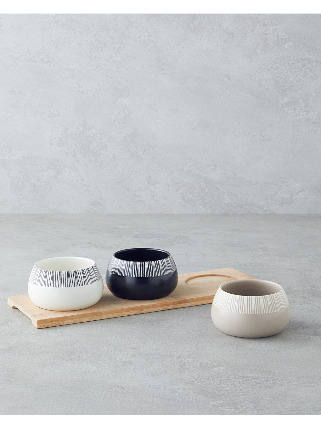 Floral Grace Stoneware 4 Parça Sunumluk 7,5x5 cm Siyah - Beyaz-1