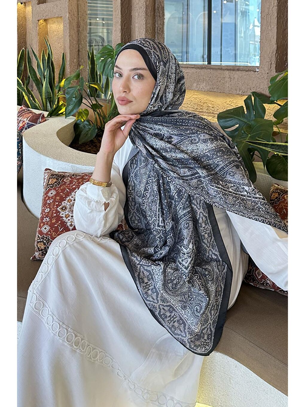 Retro Desen Pamuk Şal Siyah Vizon-1