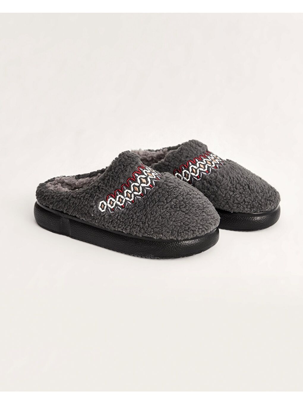 Kadın Kışlık Pelüş Ev İçi Ayakkabı – Camel Ve Gri Desenli Şerit Detaylı, Etnik Desenli Rahat Poliüre