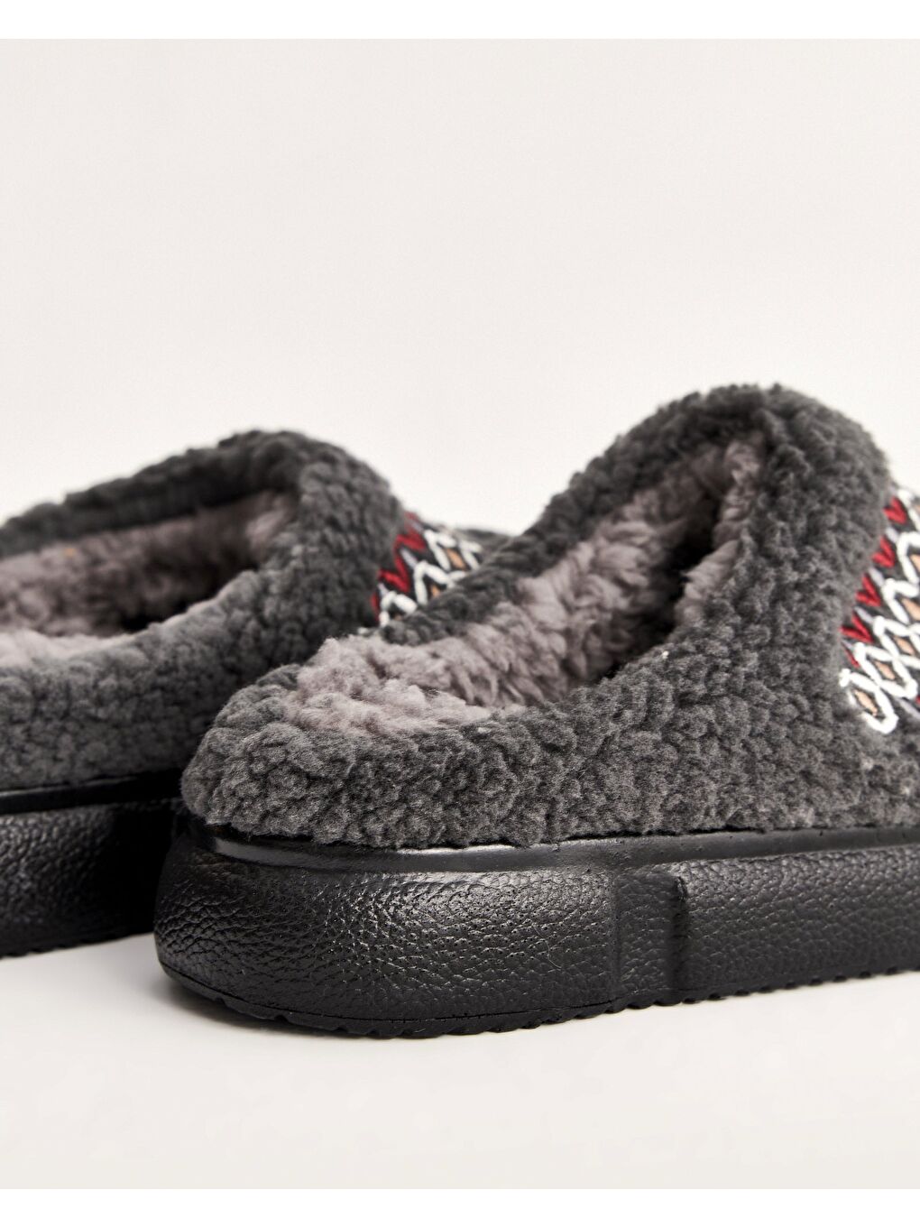 Kadın Kışlık Pelüş Ev İçi Ayakkabı – Camel Ve Gri Desenli Şerit Detaylı, Etnik Desenli Rahat Poliüre-2