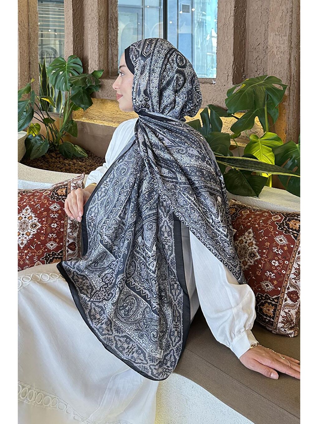 Retro Desen Pamuk Şal Siyah Vizon-3