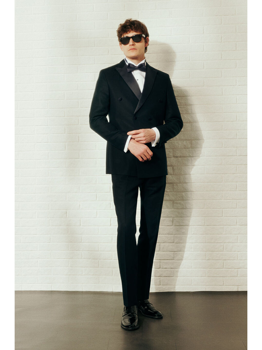 Erkek Lacivert Keten Slim Fit Dar Kesim Kırlangıç Yaka Çift Fleto Cepli Kruvaze Smokin Takım