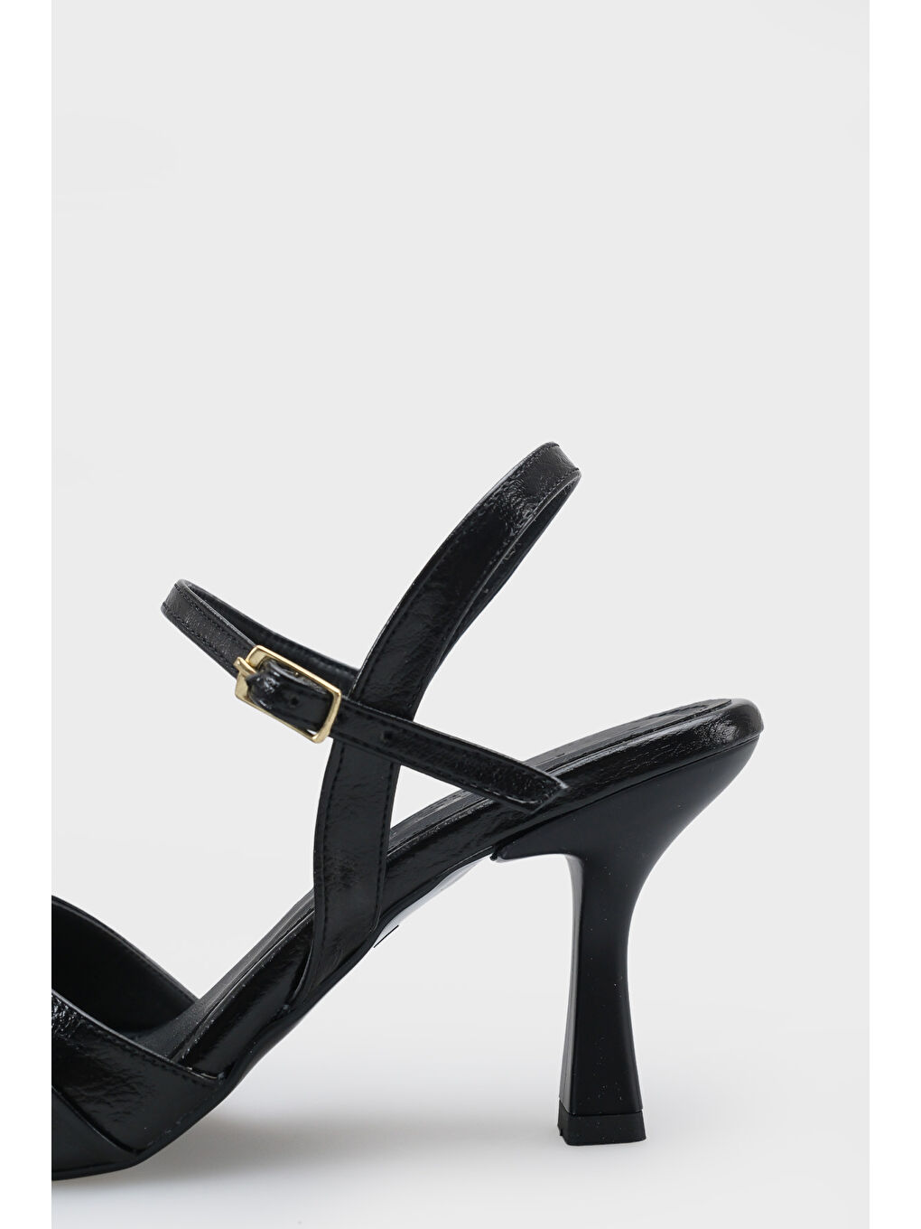 Siyah Belvia Sivri Burunlu Metalik Bilekten Bantlı Orta Topuklu Kadın Ayakkabı-4