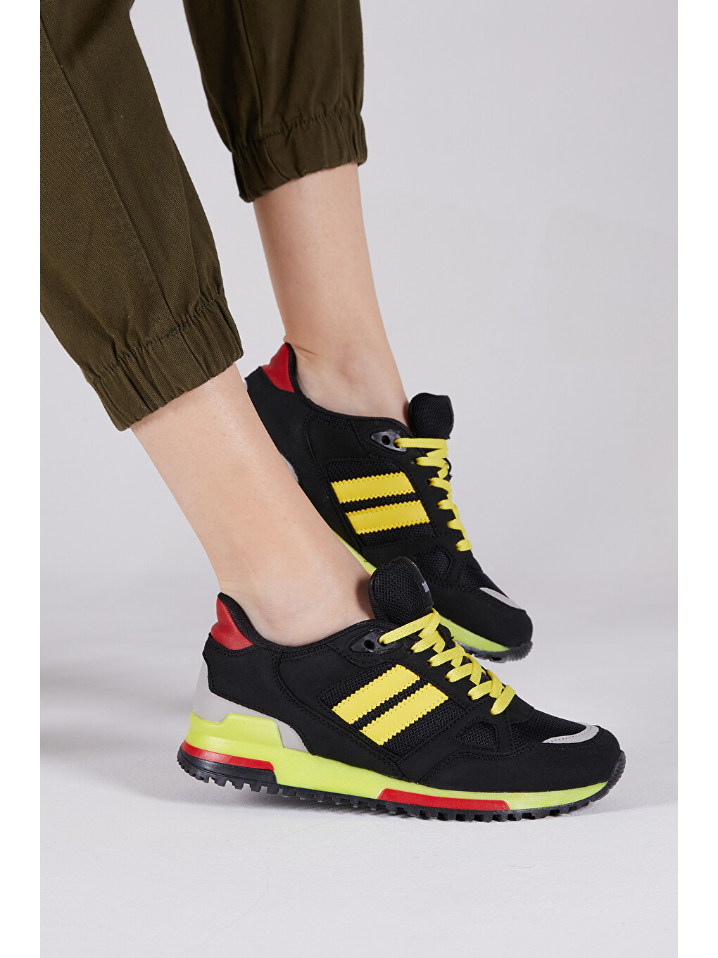 Unisex Siyah Sarı Termo Taban Şeritli Bağcıklı Spor Ayakkabı-3
