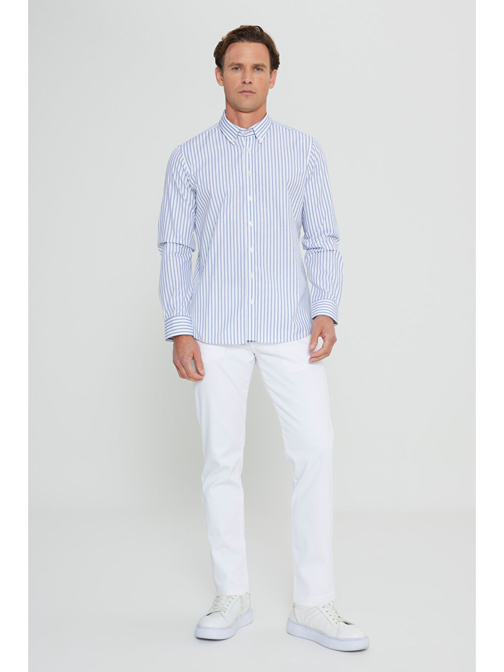 Erkek Beyaz-Lacivert %100 Pamuk Slim Fit Dar Kesim Düğmeli Yaka Armürlü Gömlek-1