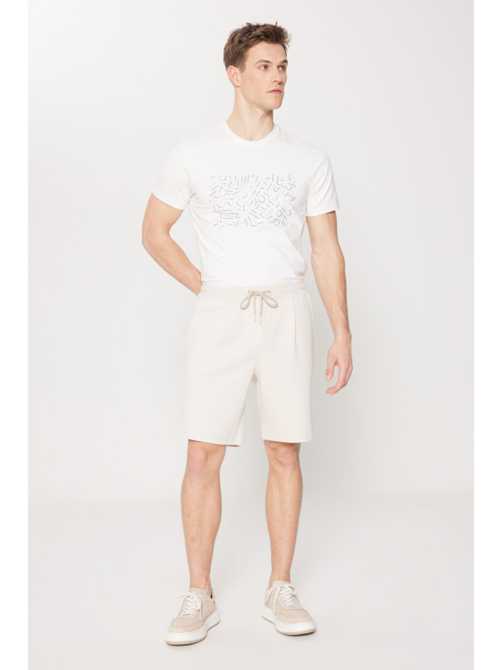 Erkek Bej Slim Fit Dar Kesim Pamuklu Yan Cepli Örme Şort-2