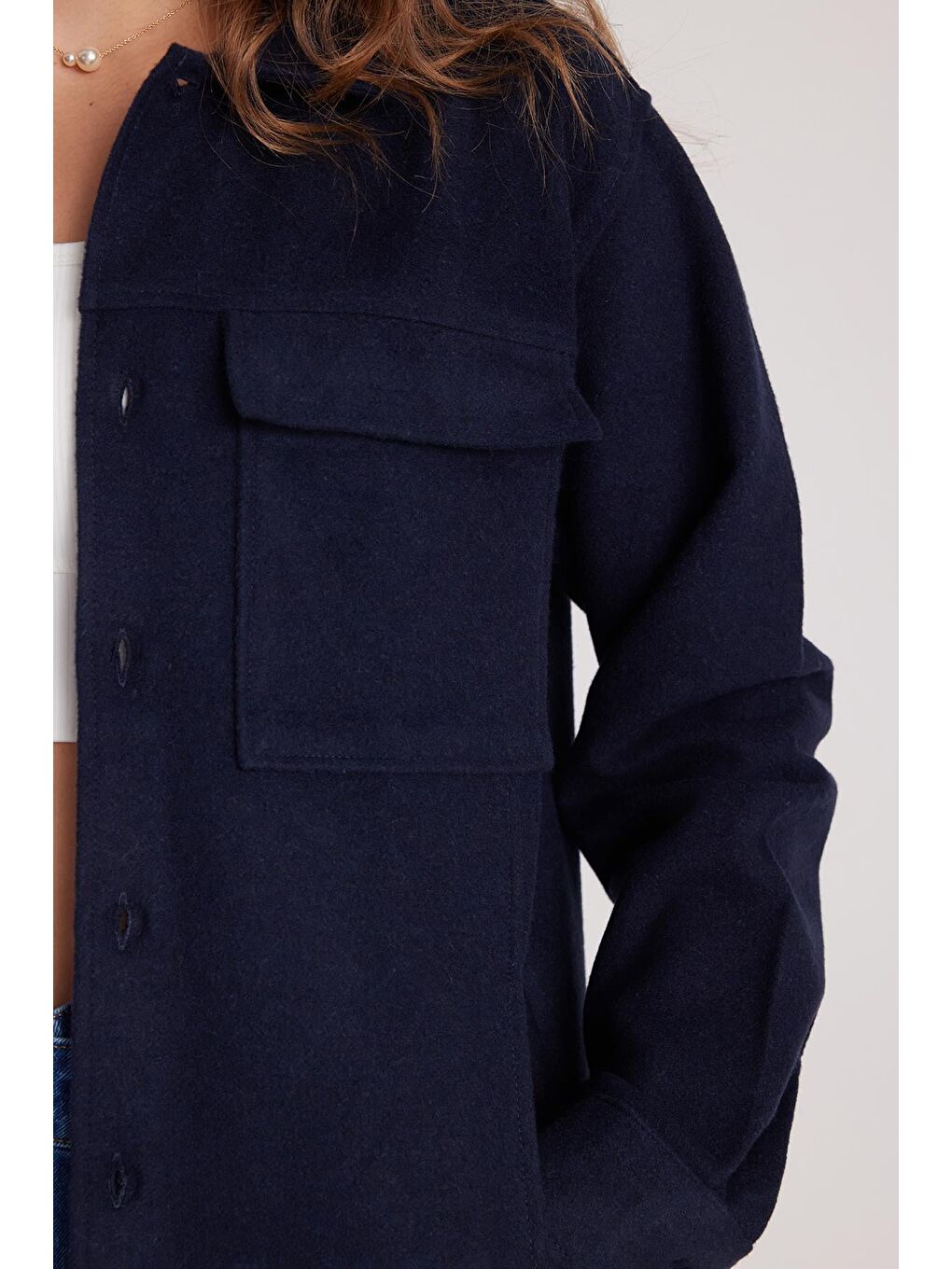 Kadın Relax Fit Rahat Kesim Cepli Düz Apaş Yaka Lacivert Mont Gömlek-2