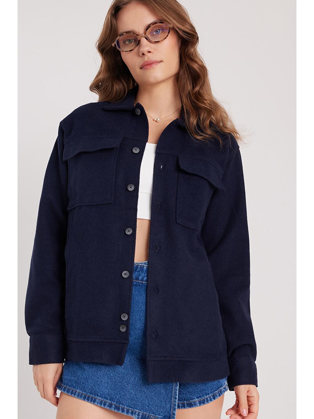 Kadın Relax Fit Rahat Kesim Cepli Düz Apaş Yaka Lacivert Mont Gömlek-3